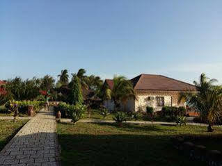 Swahili Villa Coco 2Br Apartment 700M To Beach Mombasa Dış mekan fotoğraf